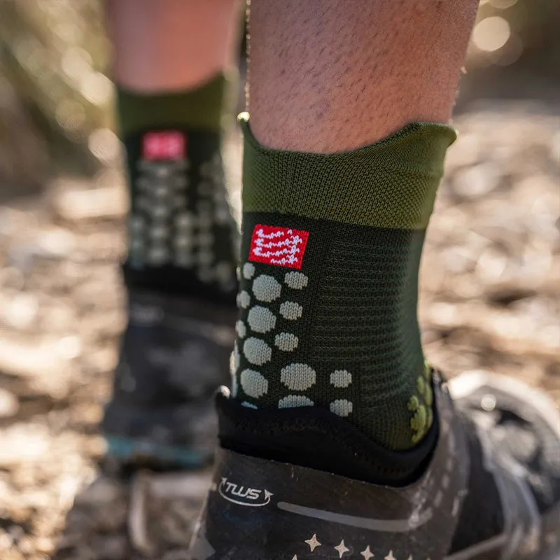 Compressport Unisex Pro Racing Socks V3.0 Trail - Stealth Green ( TSHV3-601 )